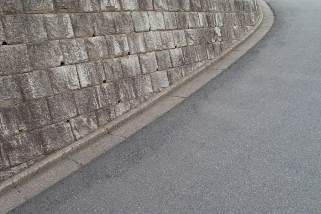 monter mur parpaing en pente 1