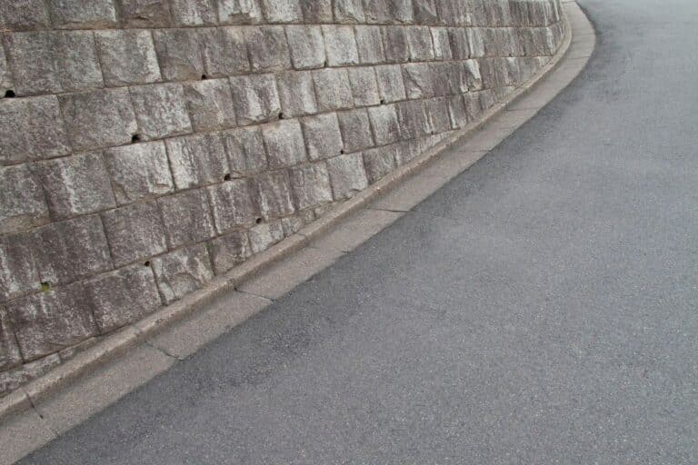 monter mur parpaing en pente 1